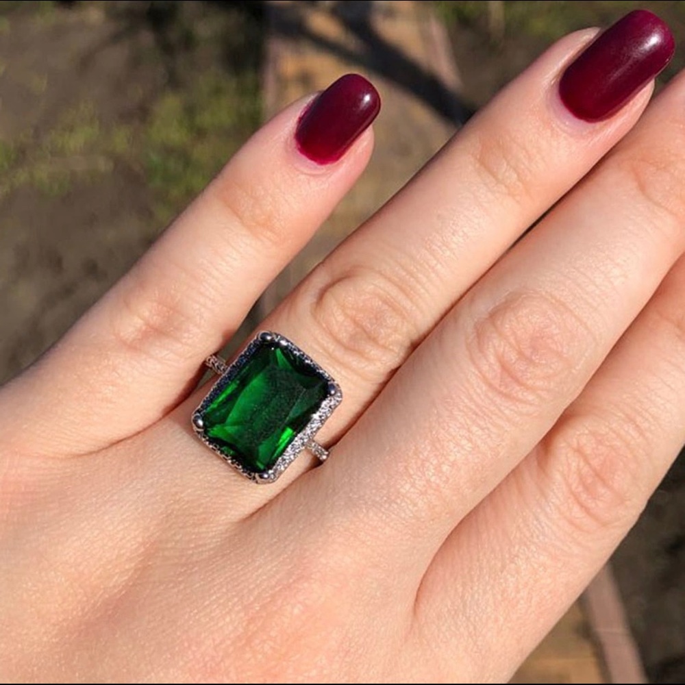 Vintage dark green Ring/ emerald